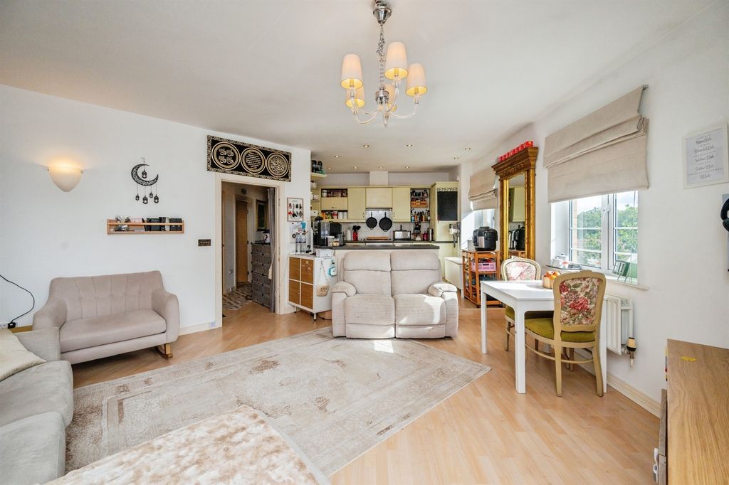 Property photo 3 of 17