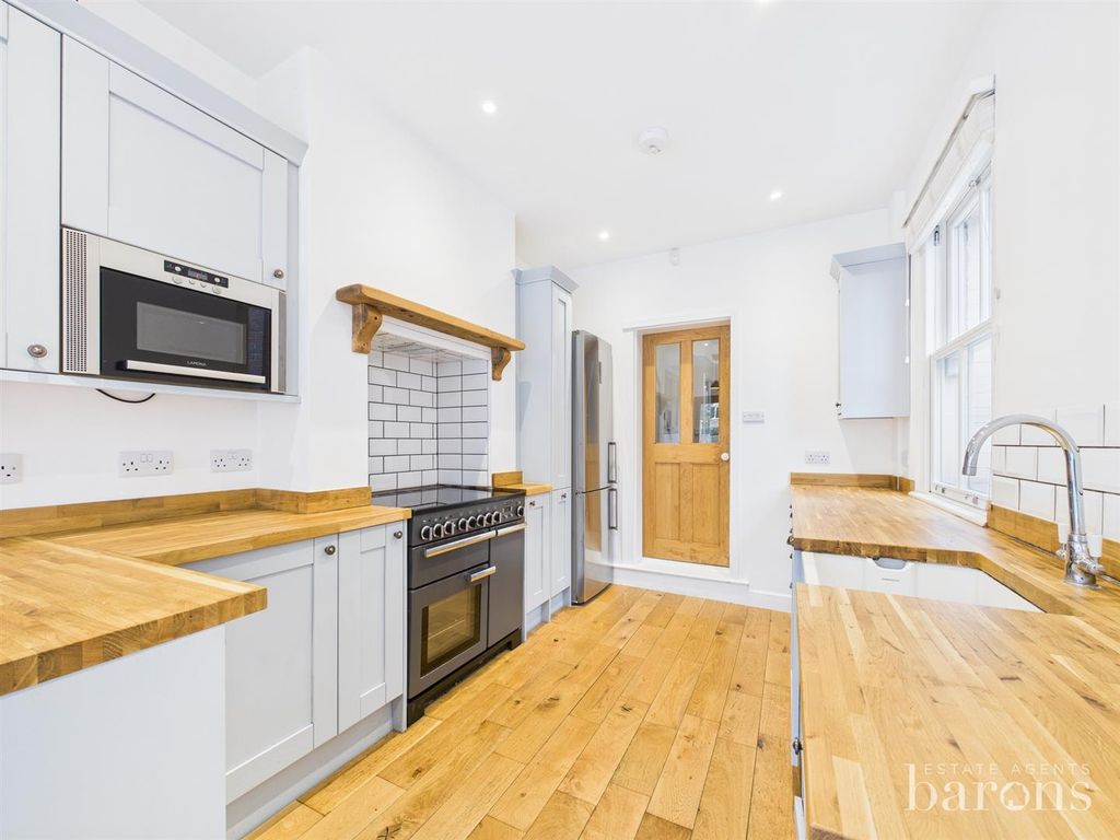 Property photo 2 of 14 Cam05500G0-Pr0108-Still005.Jpg