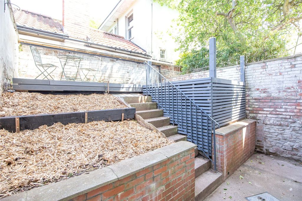Property photo 1 of 18 Picture No. 16