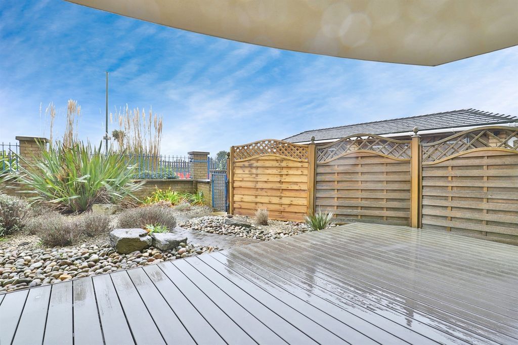 Property photo 3 of 25