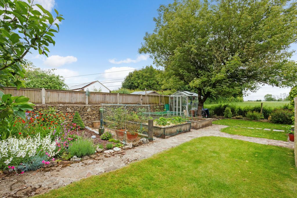 Property photo 2 of 16 Vegetable Gardens