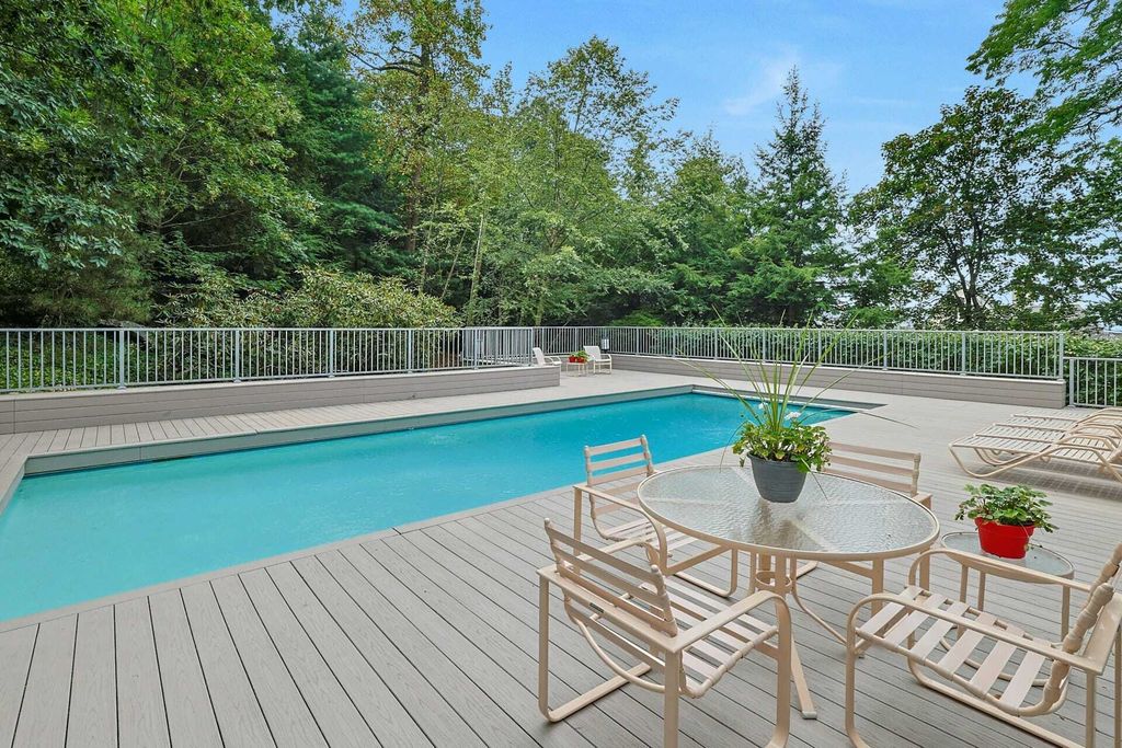 Property photo 1 of 31