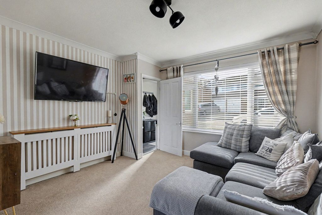 Property photo 3 of 11