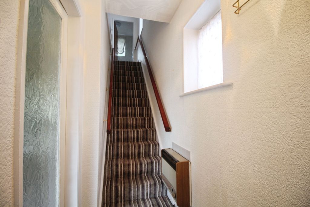Property photo 3 of 19 Entrance Hallway
