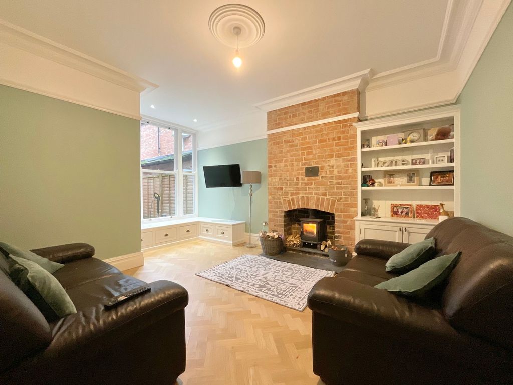 Property photo 3 of 32