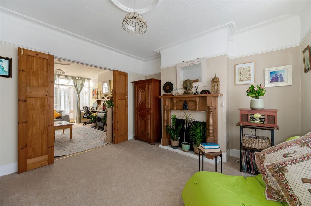 Property photo 2 of 26 Sitting Room