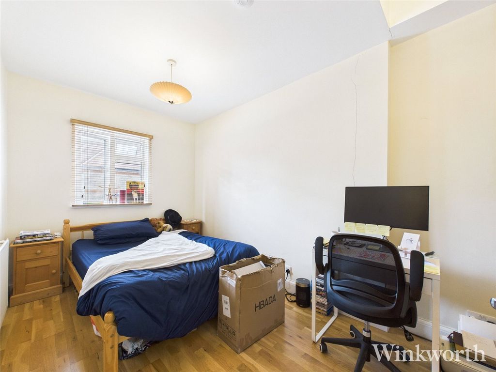 Property photo 2 of 8 Picture No. 12