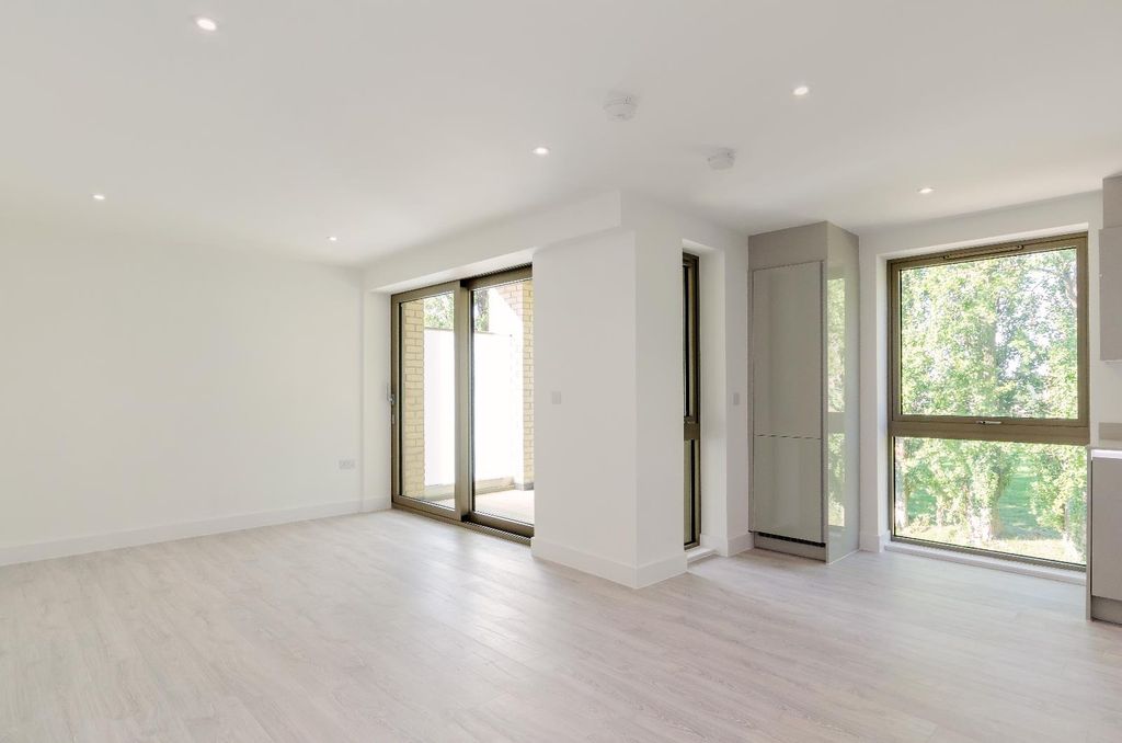 Property photo 3 of 12 Picture 3