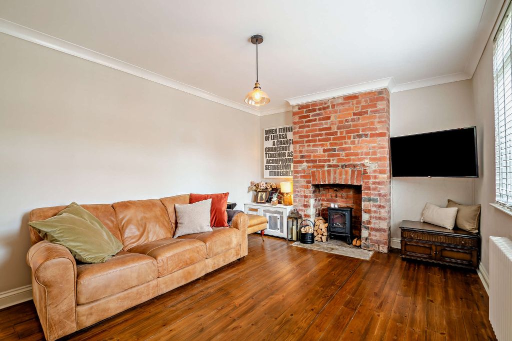 Property photo 2 of 11 Lounge