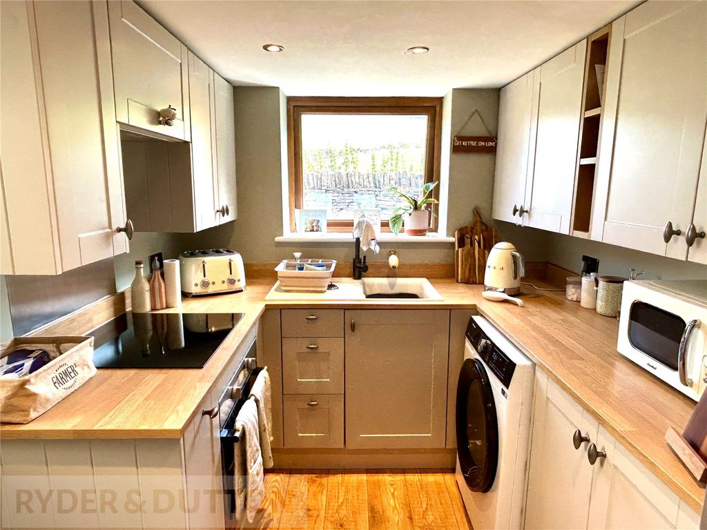 Property photo 3 of 12 Kitchen