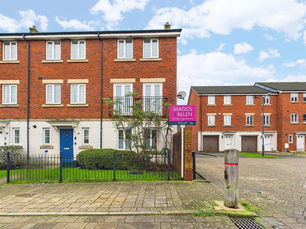 Property photo 1 of 18 4 Bedroom House For Let (2).Png