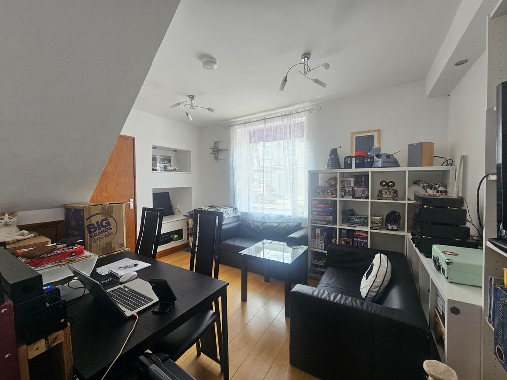 Property photo 3 of 8 Image