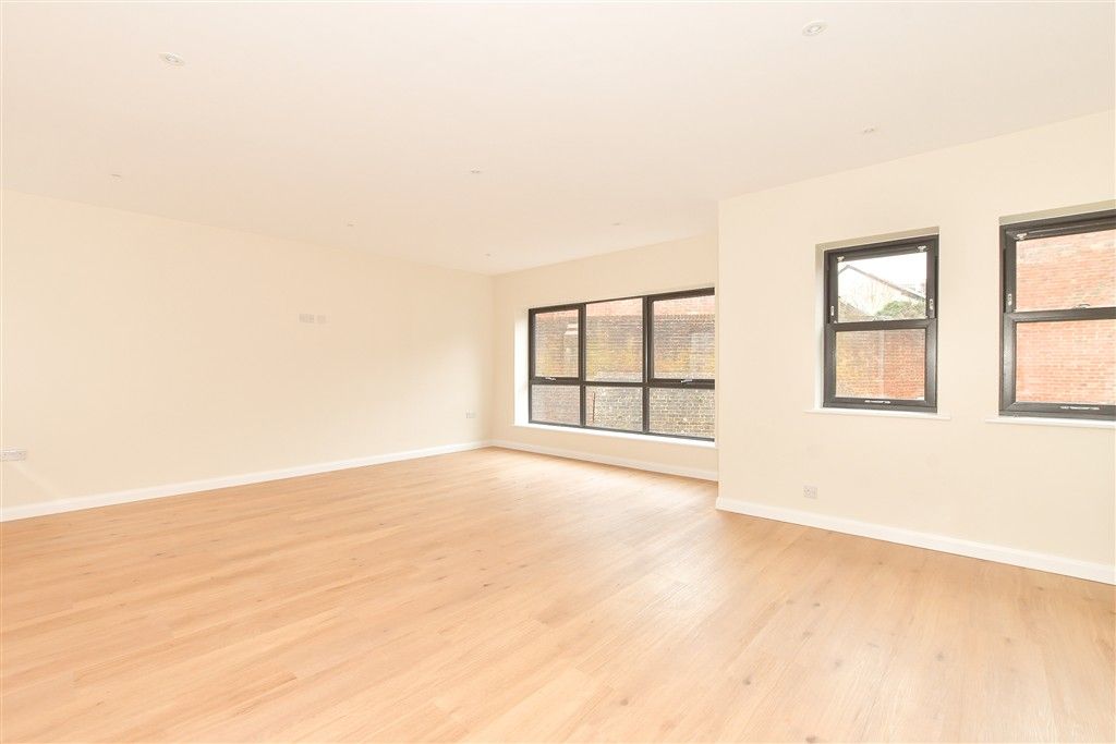 Property photo 1 of 9 Kitchen/ Lounge/Diner