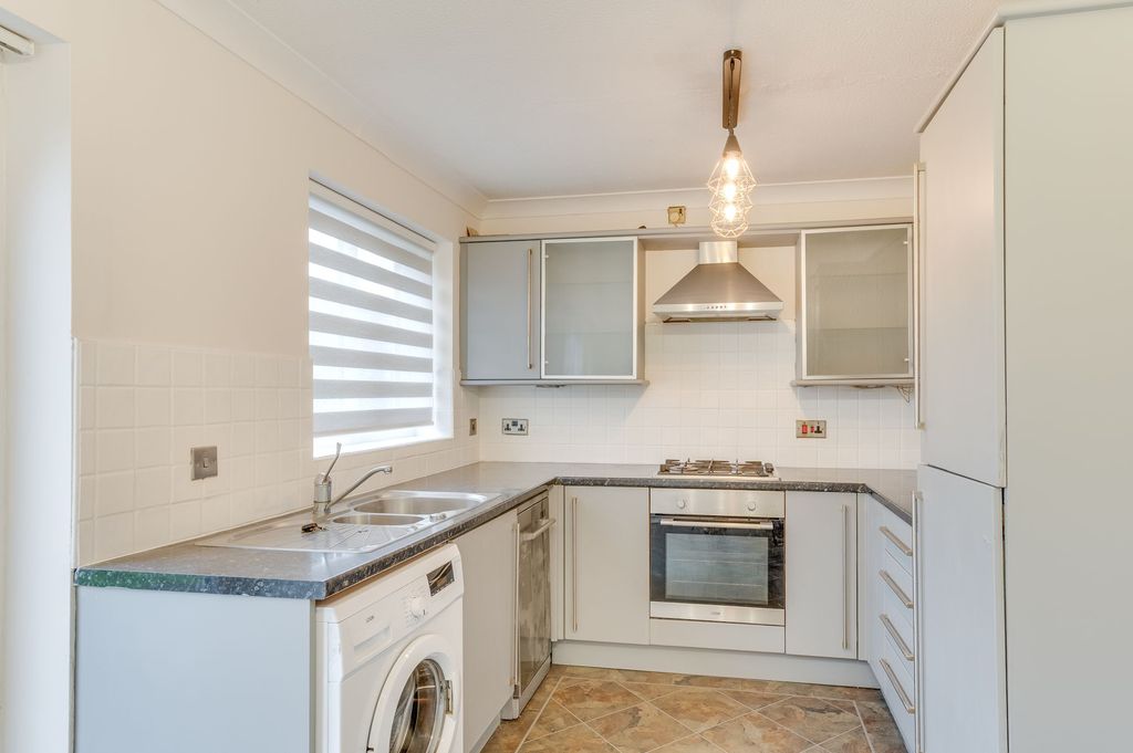 Property photo 2 of 20