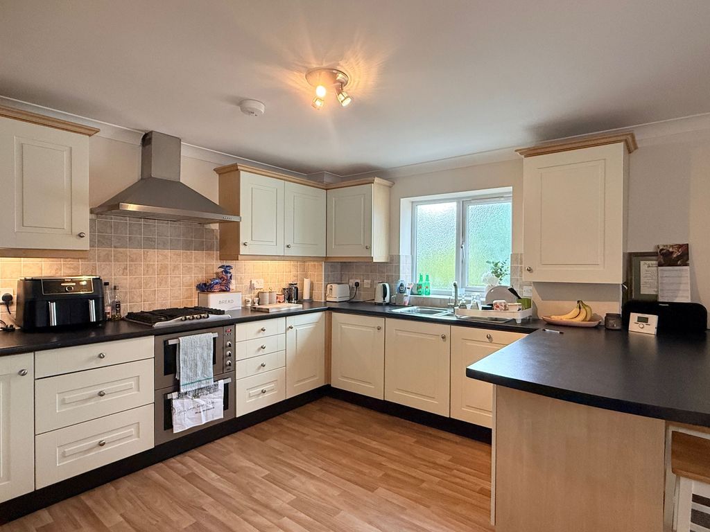 Property photo 2 of 12 Kitchen