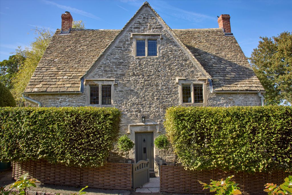 Property photo 1 of 19 Image