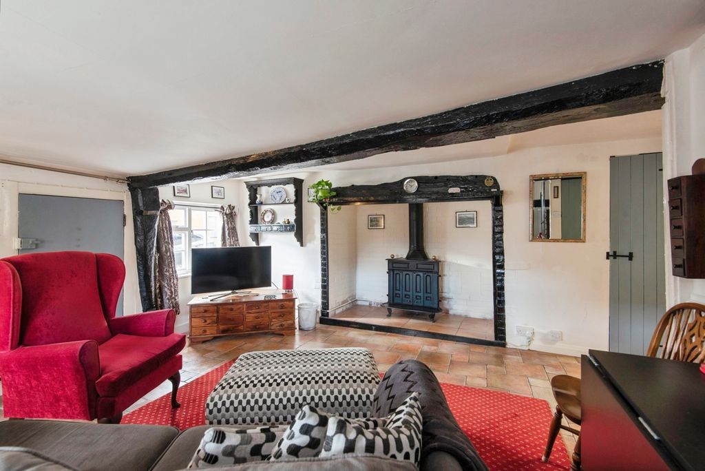 Property photo 3 of 17 Lounge