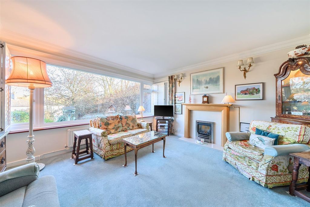 Property photo 3 of 16 Sitting Room