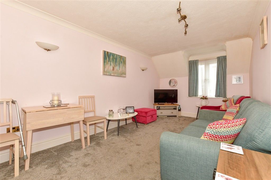 Property photo 3 of 8 Lounge/Diner