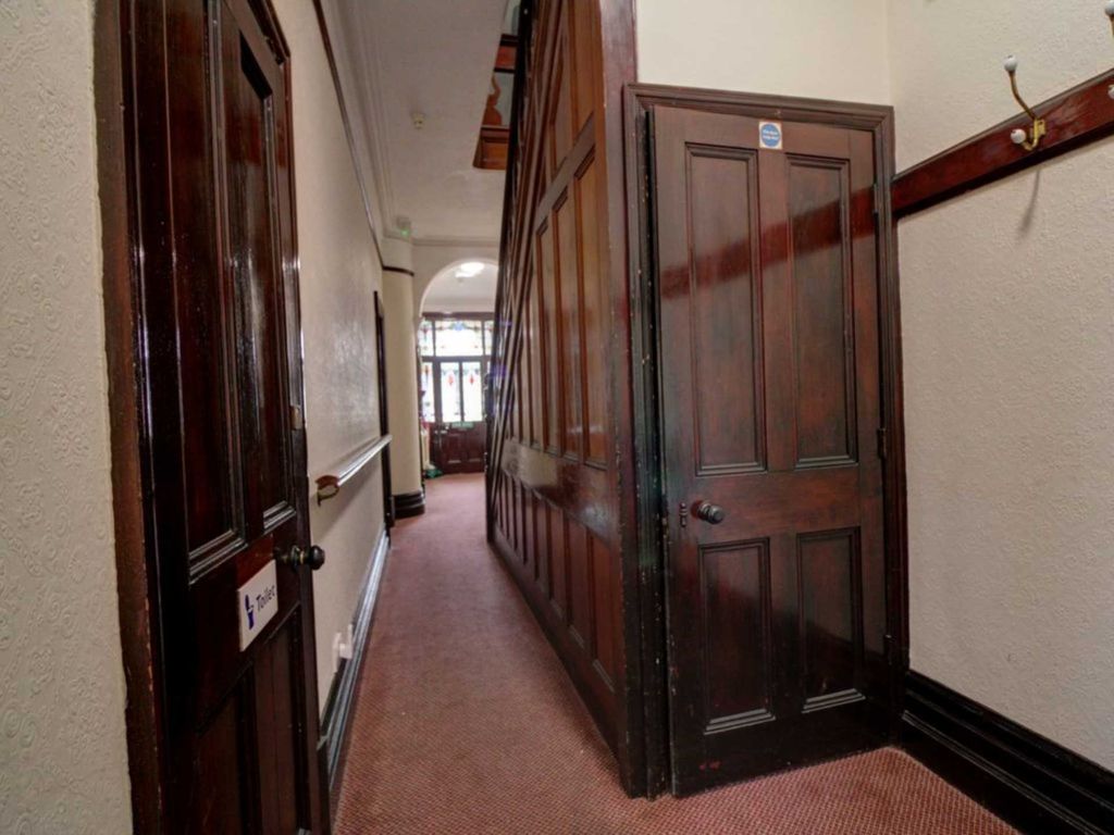 Property photo 2 of 27