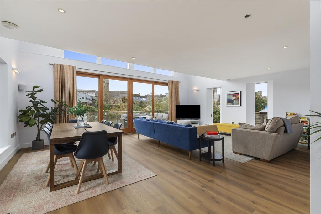 Property photo 3 of 25 Gwynfa-Pembroke-0001.Jpg