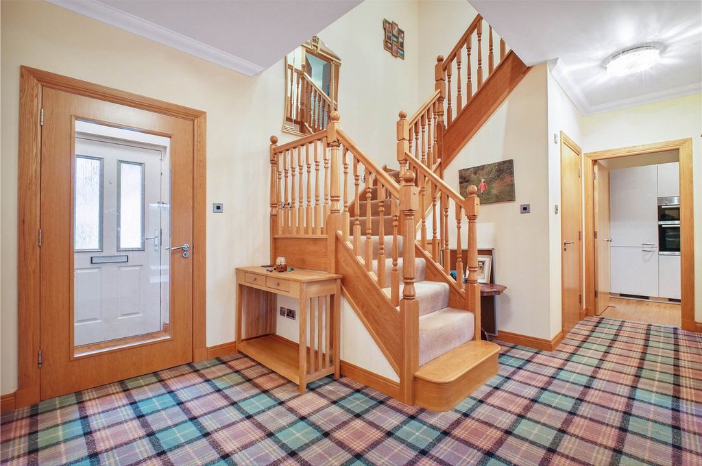 Property photo 2 of 23