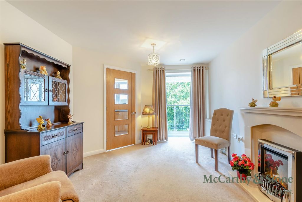 Property photo 3 of 18 8701755-Interior03.Jpg