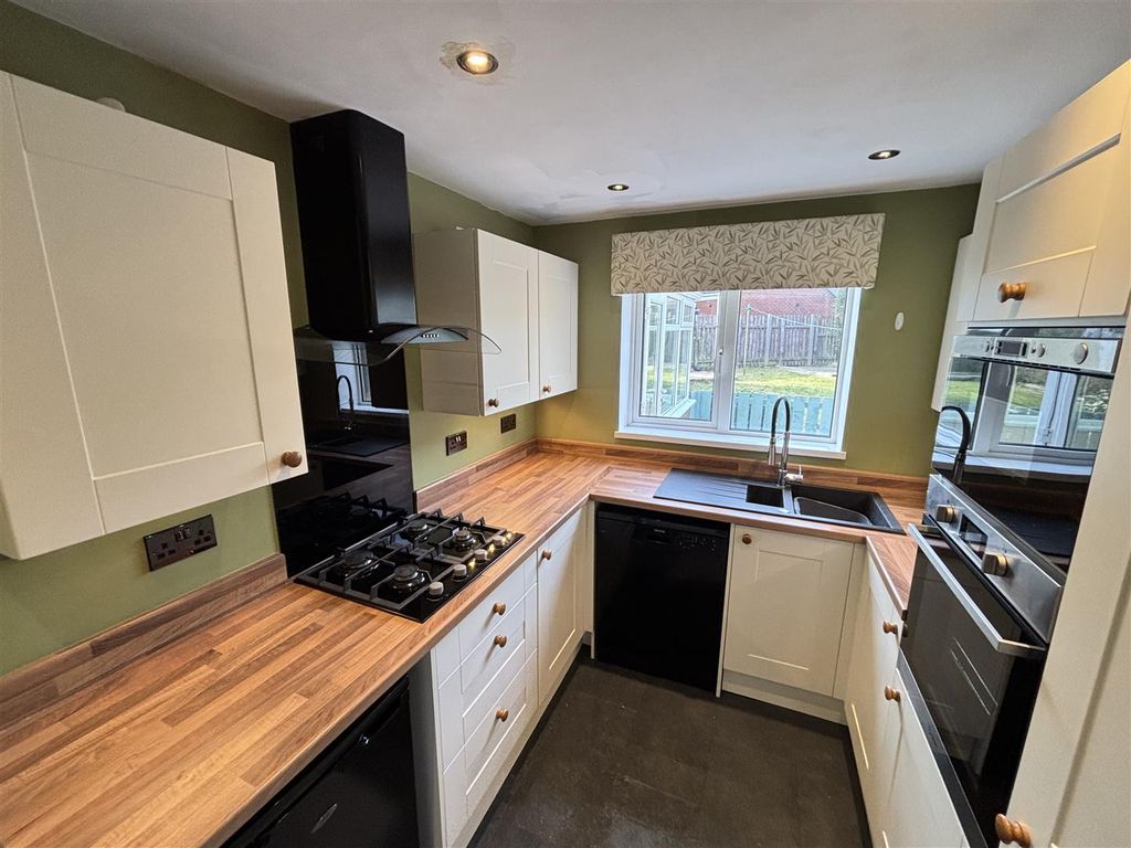 Property photo 2 of 12 Kitchen