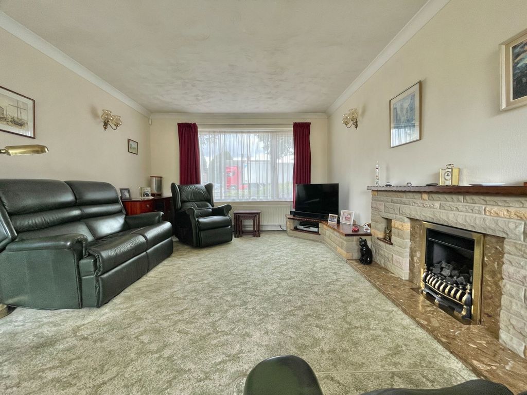Property photo 3 of 28