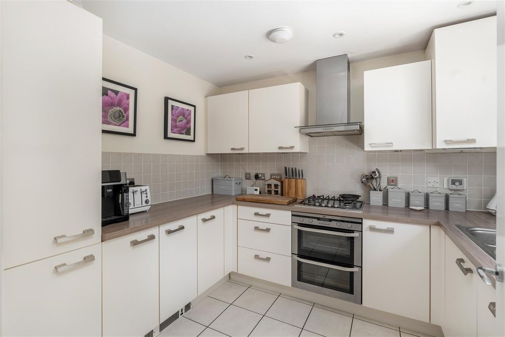 Property photo 3 of 19 7 Aldous Drive, Bloxham-6.Jpg