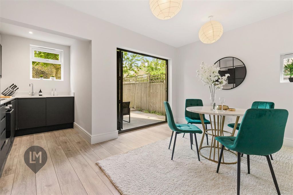 Property photo 1 of 8 Kitchen/Dining Room