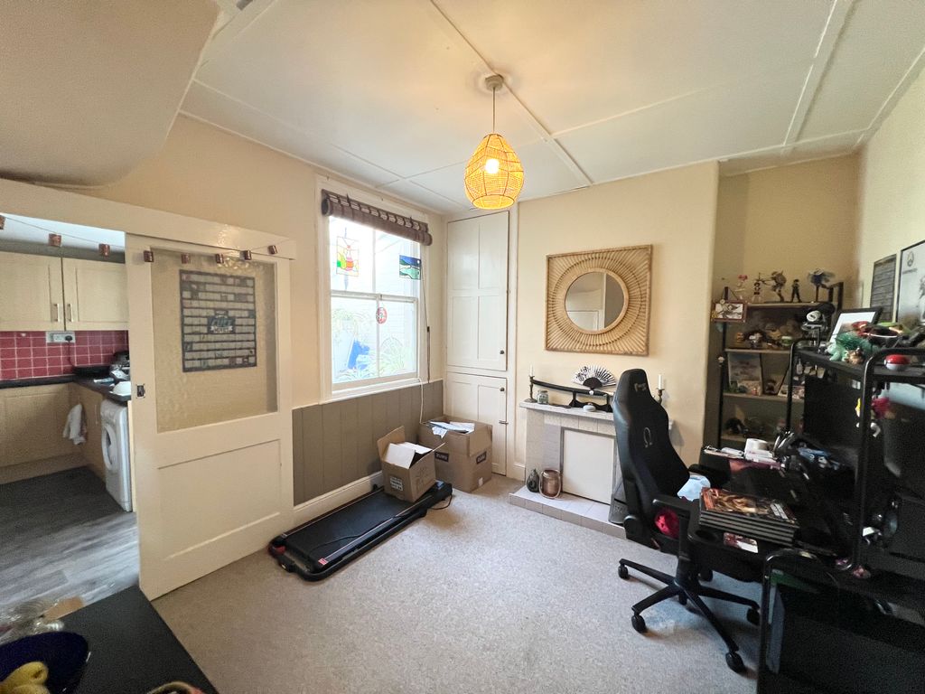 Property photo 3 of 14 Image00013