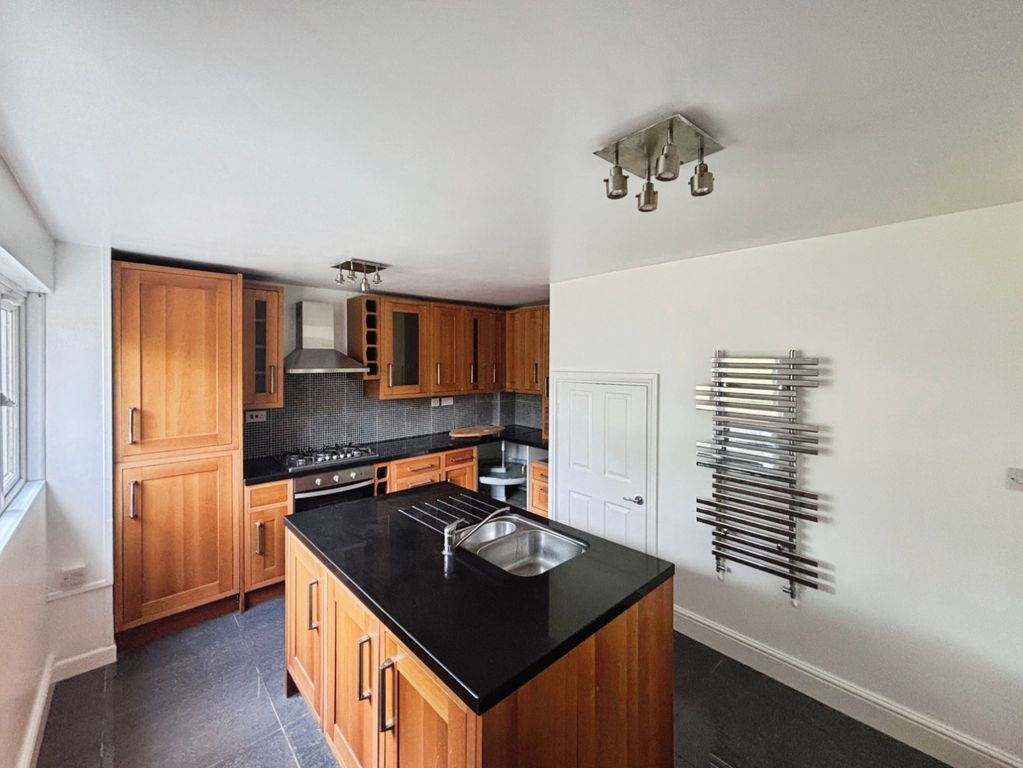Property photo 1 of 7 Pbox-Kitchen-323128.Jpg