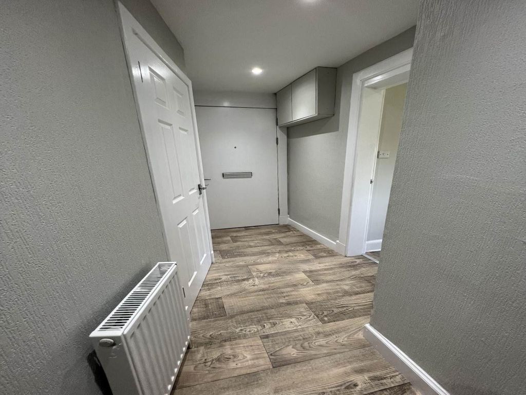 Property photo 2 of 10 Hall 2-3