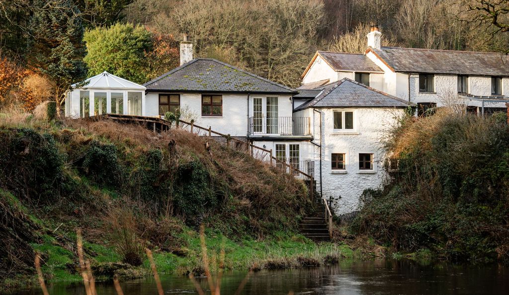 Property photo 2 of 50