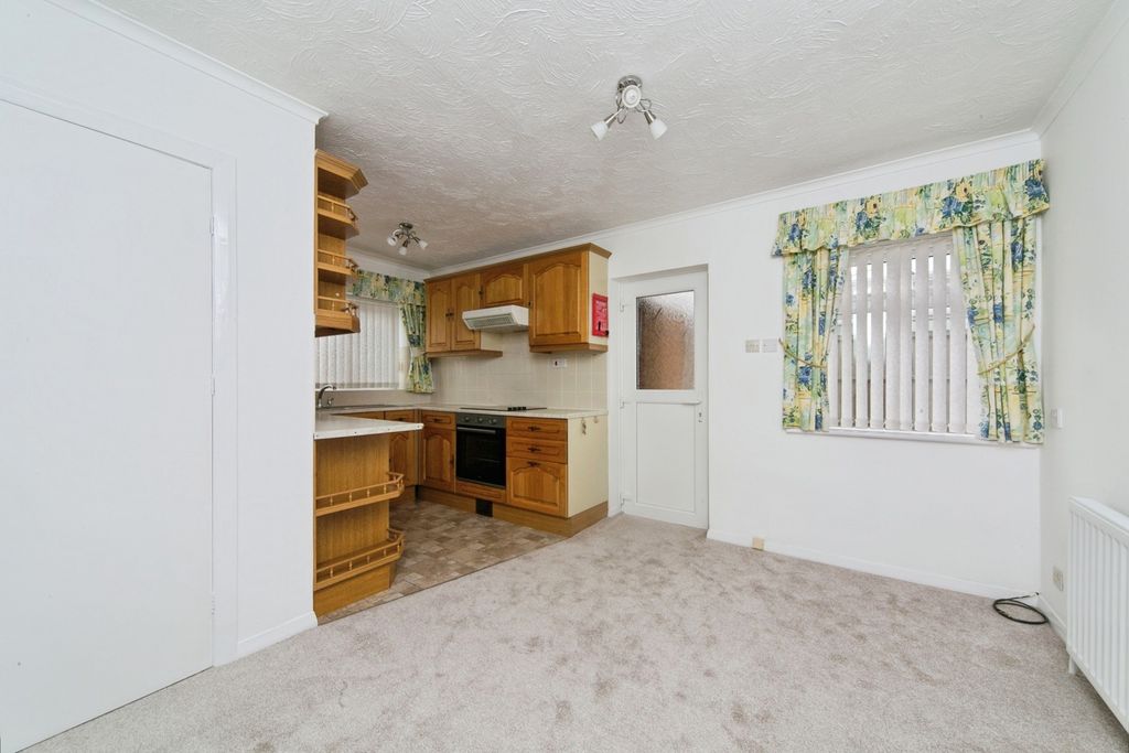 Property photo 3 of 17 Dining Room