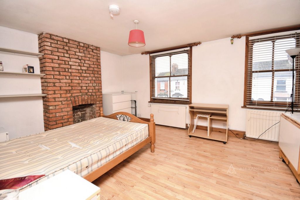 Property photo 2 of 8 Pbox-Img.Jpg