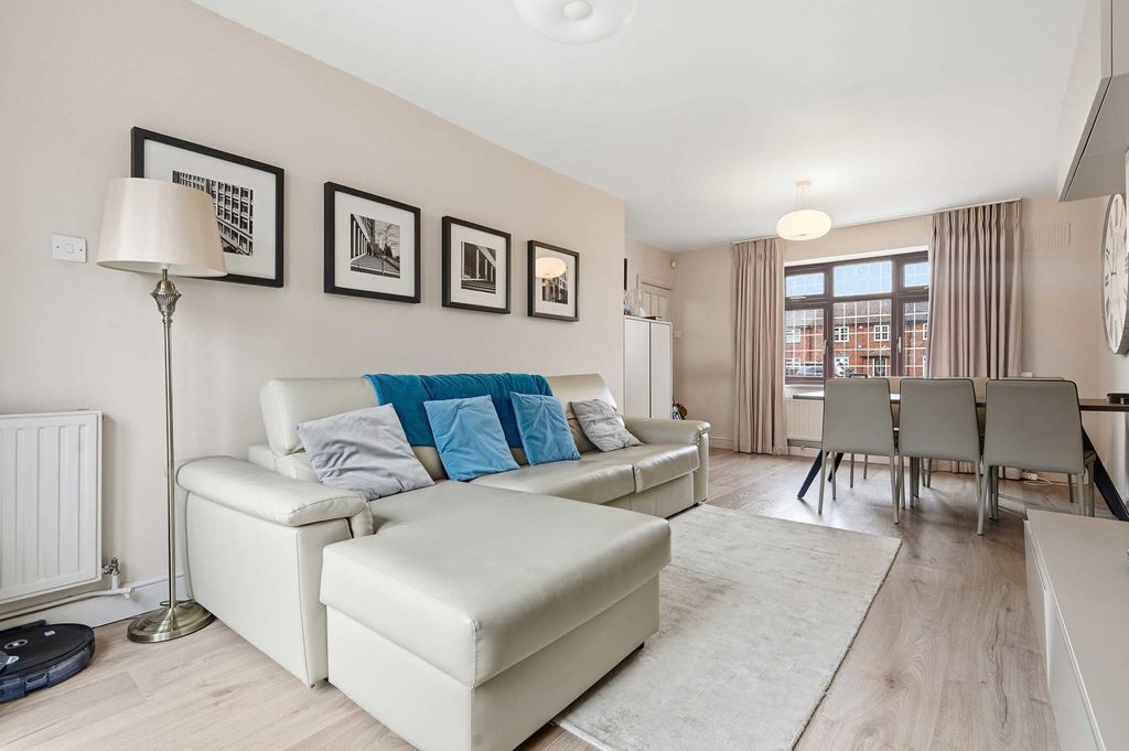 Property photo 2 of 22