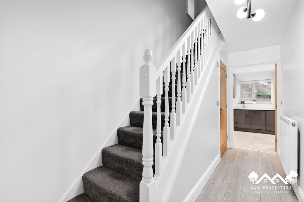 Property photo 2 of 34