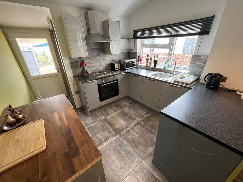 Property photo 2 of 16 Kitchen