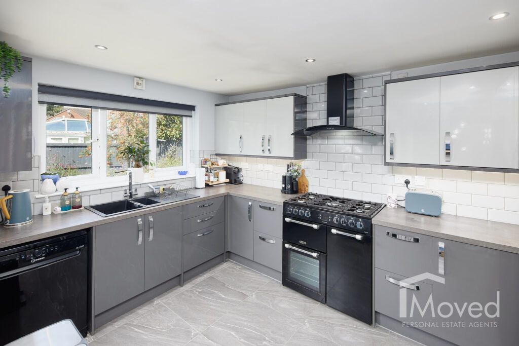 Property photo 2 of 24 Pavers Drive - Kitchen