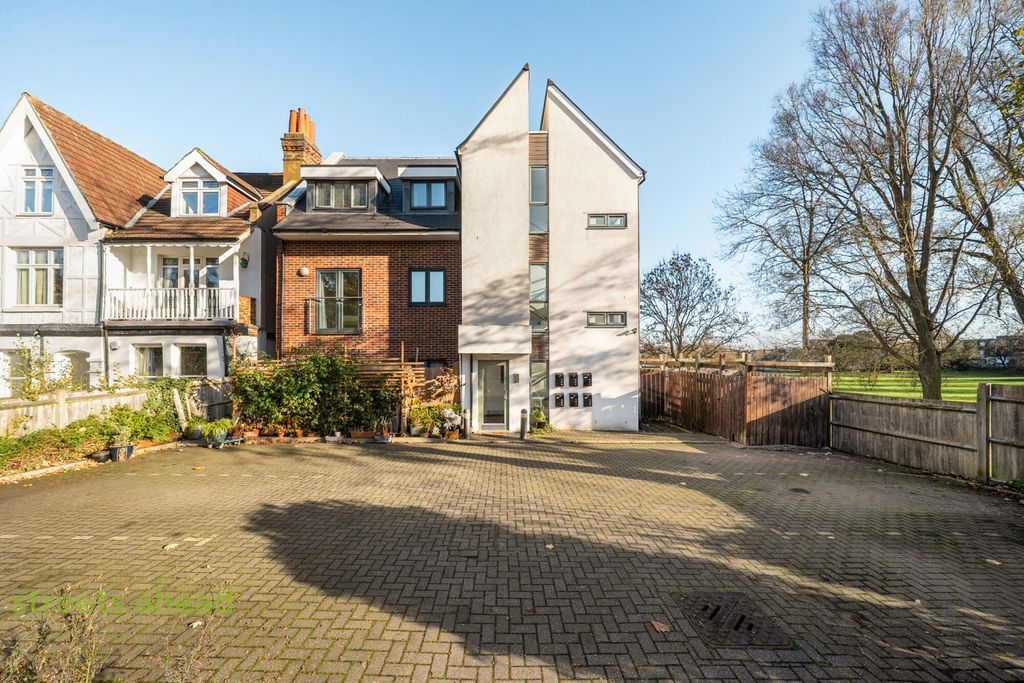 Property photo 2 of 19 920F22B5-05F4-48A...