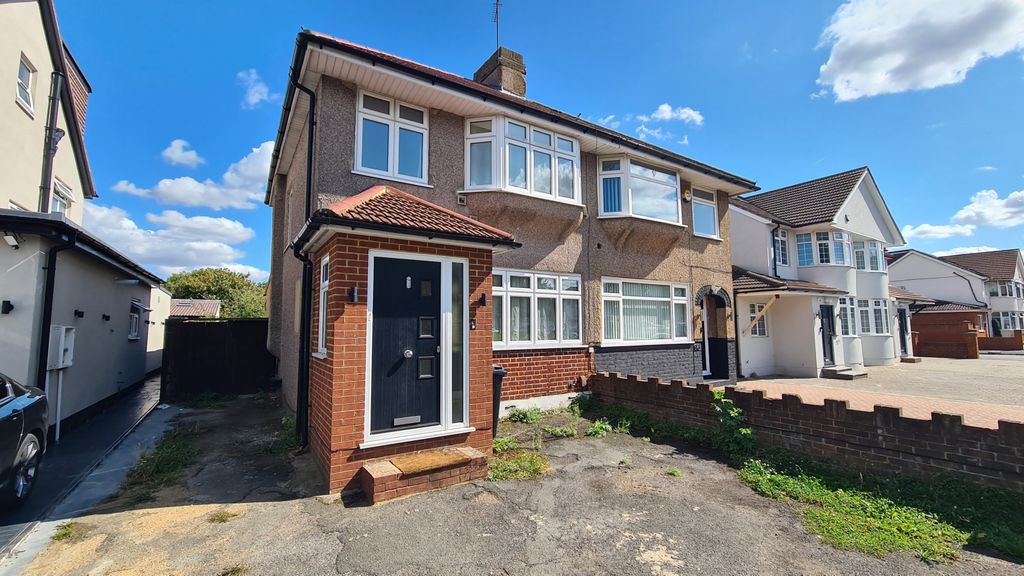 Property photo 1 of 9 Three Bedroom Semi Detached For Rent