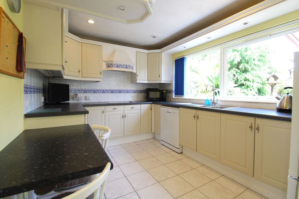 Property photo 2 of 14 Kitchen