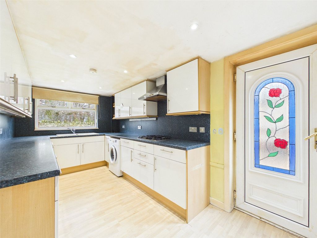 Property photo 3 of 32 Picture No. 28