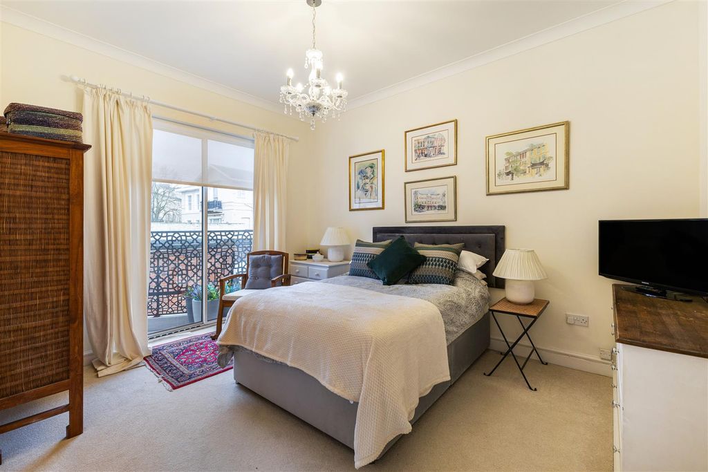 Additional image 6 of 3 bed flat for saleQueens Parade, Cheltenham GL50