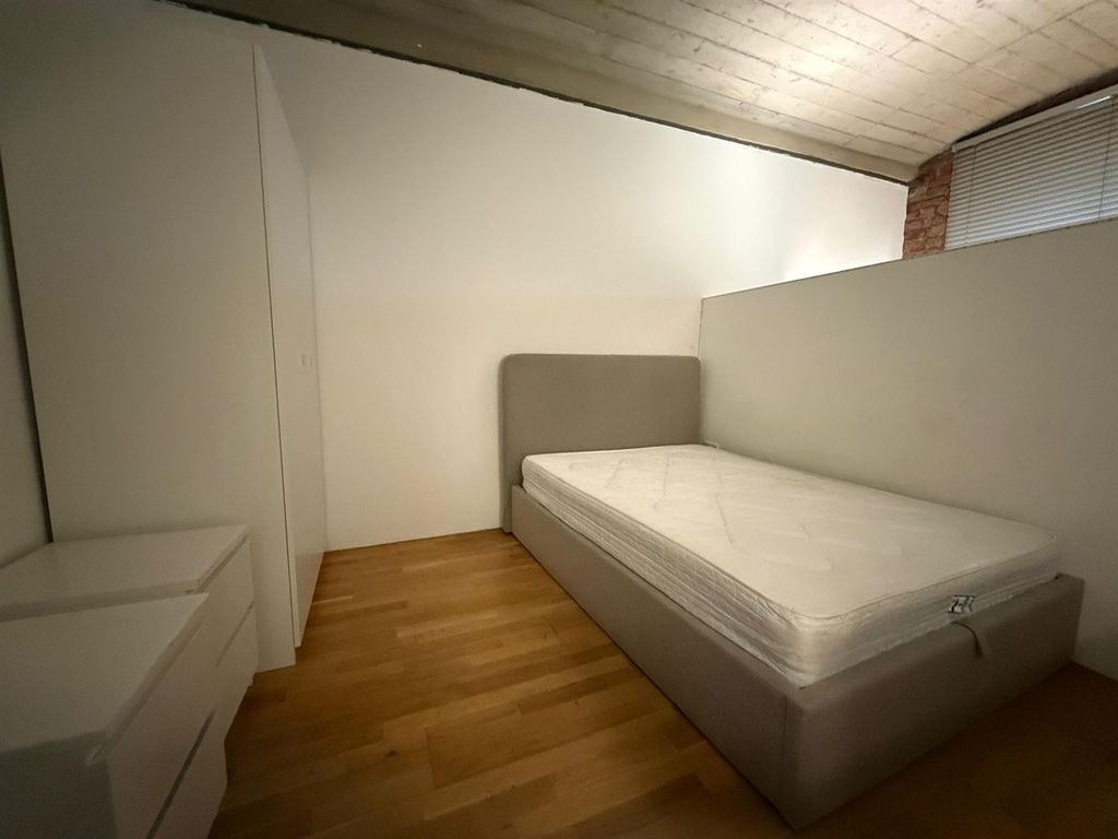 Property photo 3 of 4 Bedroom Area