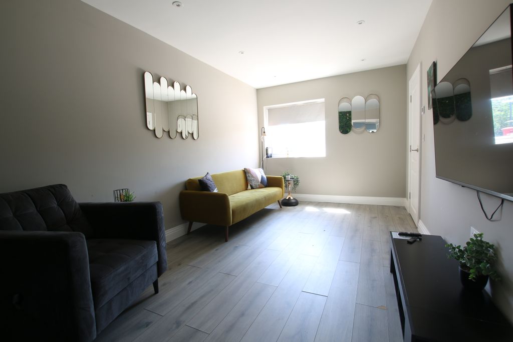 Property photo 3 of 17 Img_1132