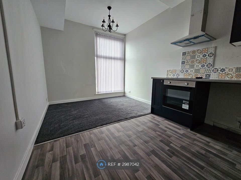 Property photo 2 of 9 Kitchen/Living Room