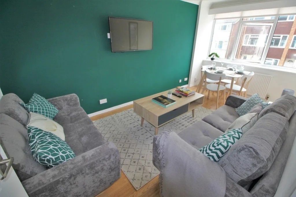 Property photo 3 of 3 Livingroom-1920W